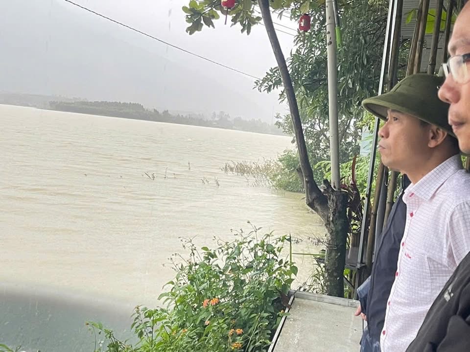 XÃ EA KAR CHỦ ĐỘNG TRIỂN KHAI ỨNG PHÓ BÃO SỐ 13, DUY TRÌ TRỰC 24/24, KỊP THỜI KHẮC PHỤC SỰ CỐ DO MƯA LỚN