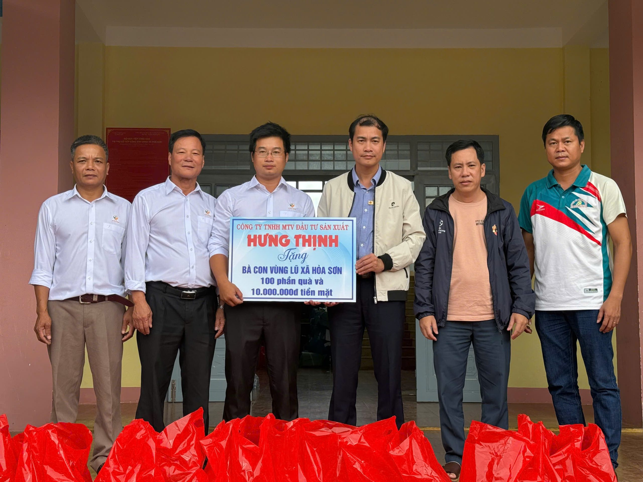 XÃ HÒA SƠN TRI ÂN CÁC TẬP THỂ, CÁ NHÂN ĐÃ CHUNG TAY HỖ TRỢ NHÂN DÂN KHẮC PHỤC THIÊN TAI