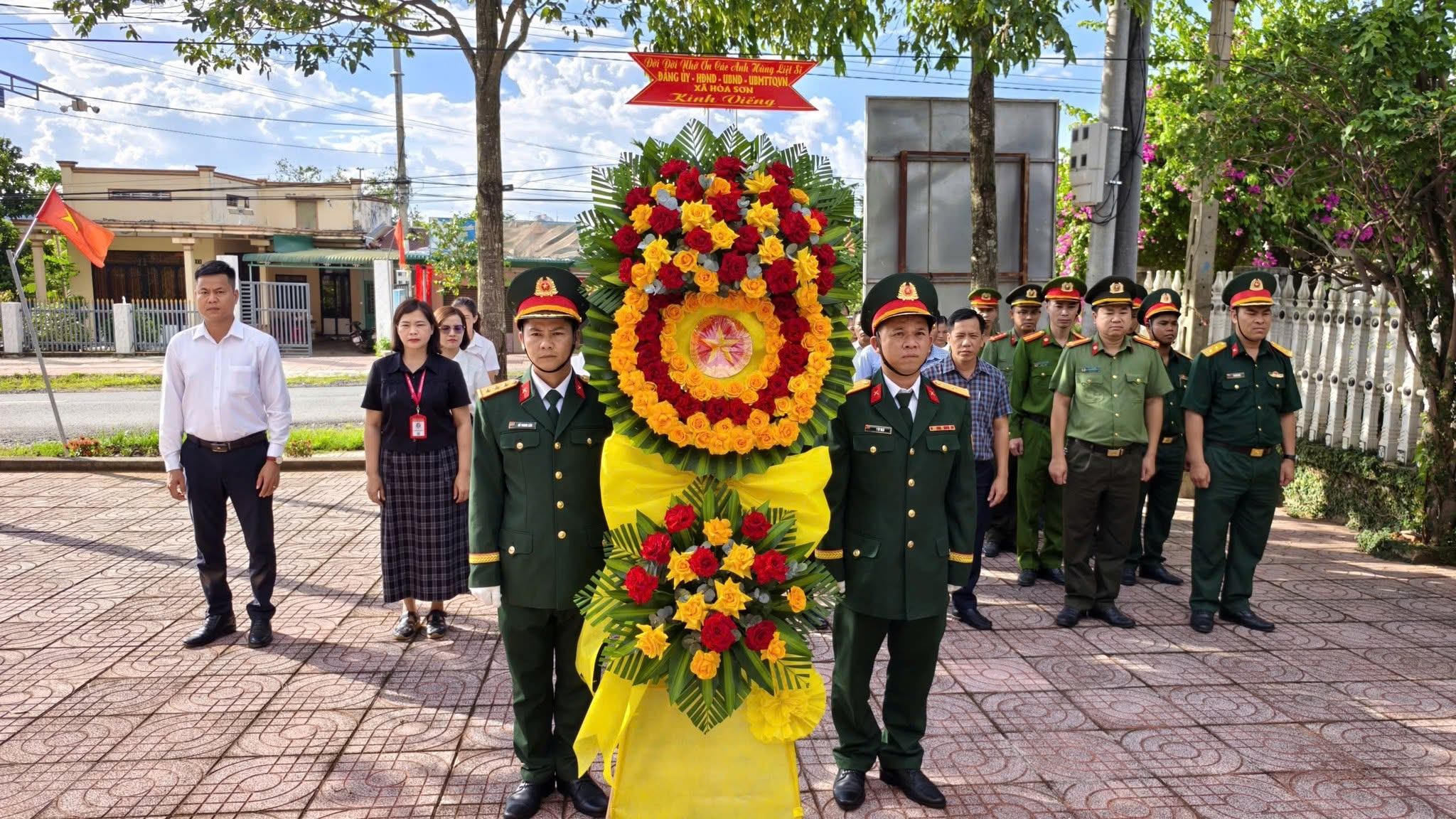 Xã Hoà Sơn viếng nghĩa trang liệt sĩ nhân kỷ niệm 79 năm ngày thương binh liệt sỹ (27/7/1947-27/7/2026)