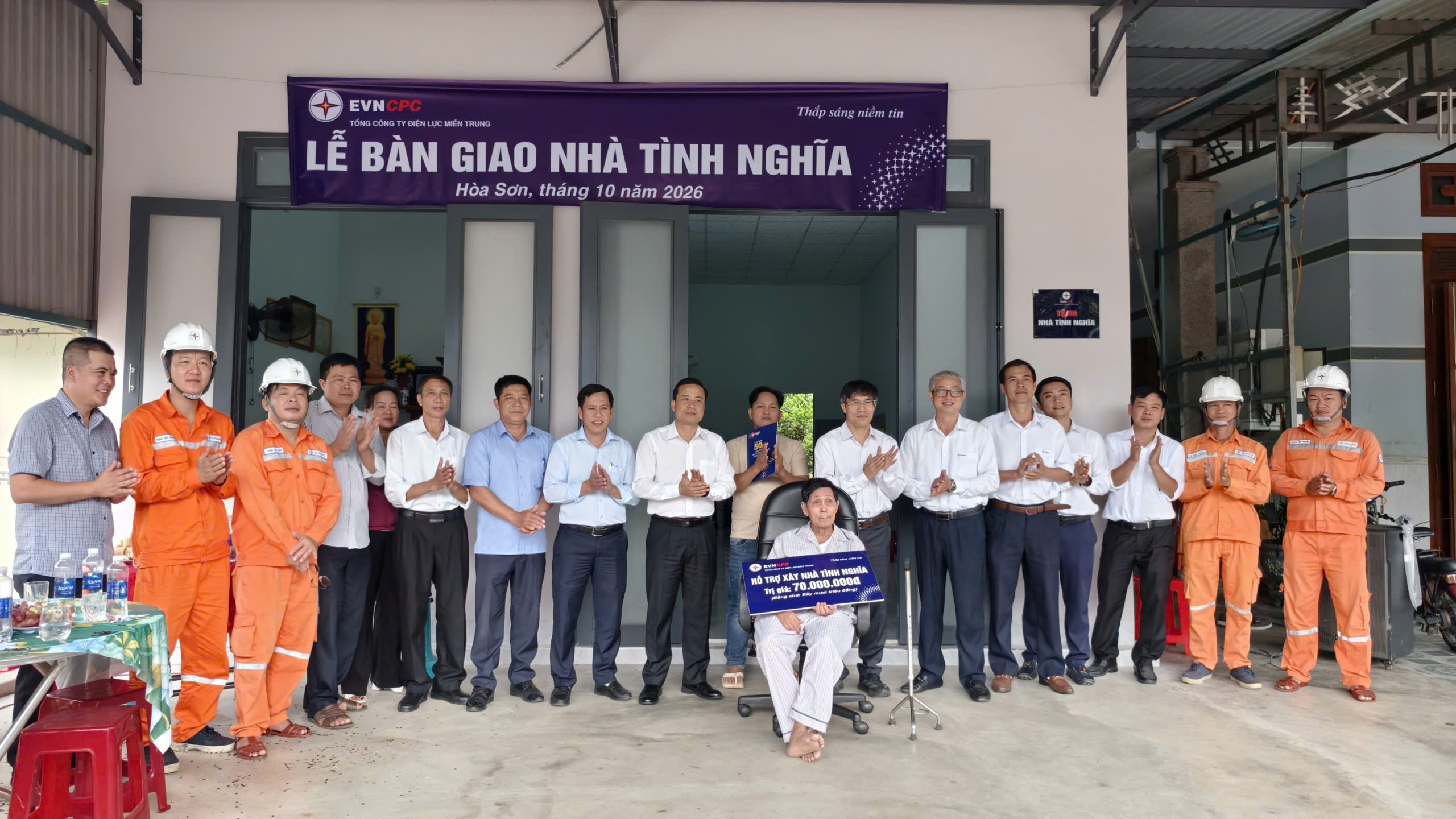CÔNG TY ĐIỆN LỰC ĐẮK LẮK HỖ TRỢ XÂY NHÀ TÌNH NGHĨA TẠI THÔN 10 XÃ HOÀ SƠN